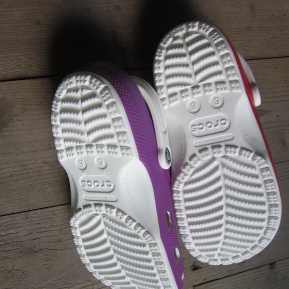 Crocs Classic Rainbow Stripe Clog Men's 6 Women's 8 Never Worn! NWOP - Picture 4 of 5